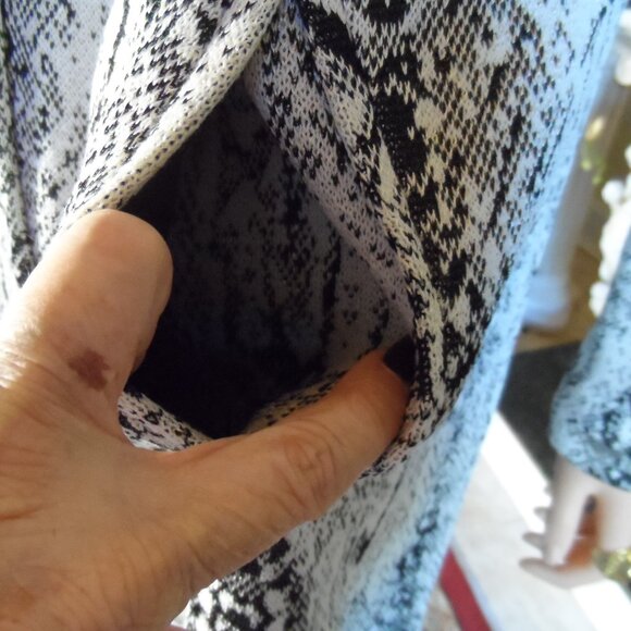 St. John Collection Black & White Python Print Santana Knit Swing Coat Size 4 - Picture 9 of 16